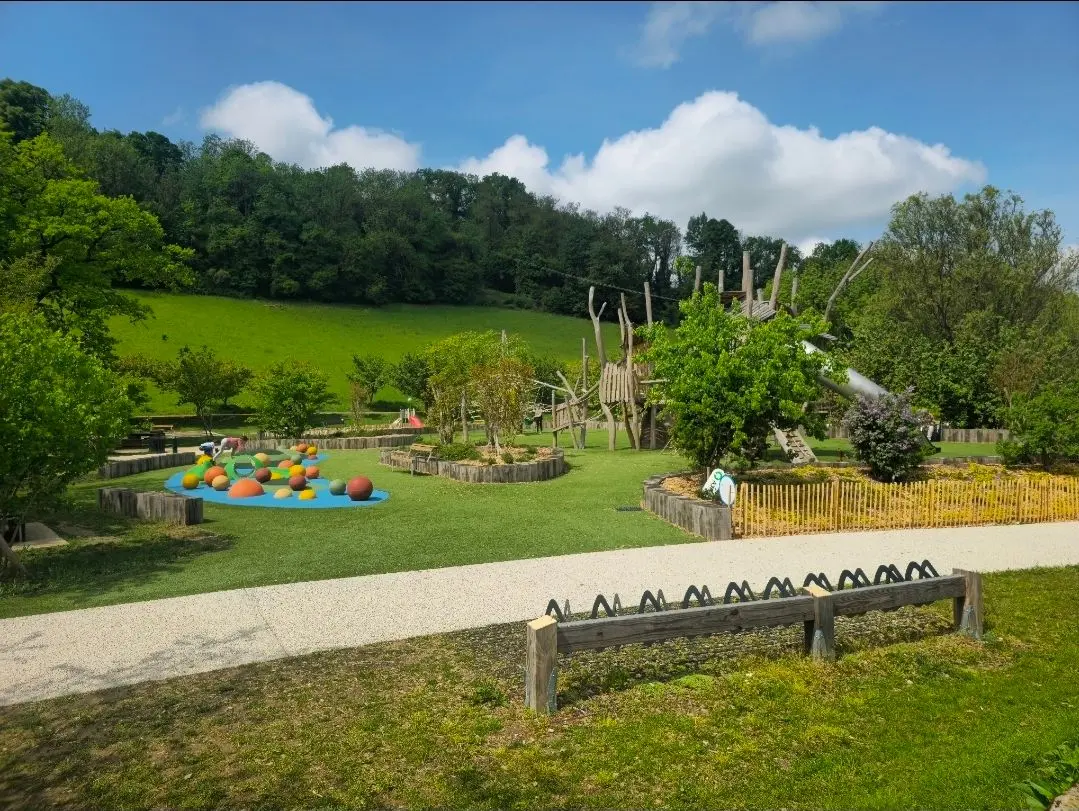 Terrasse côté aire de jeux