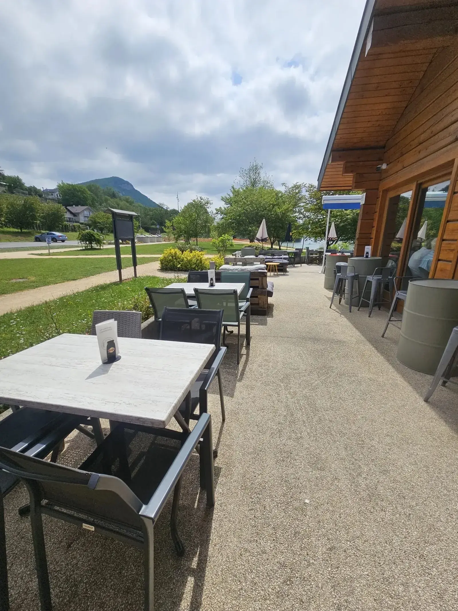 Terrasse côté lac