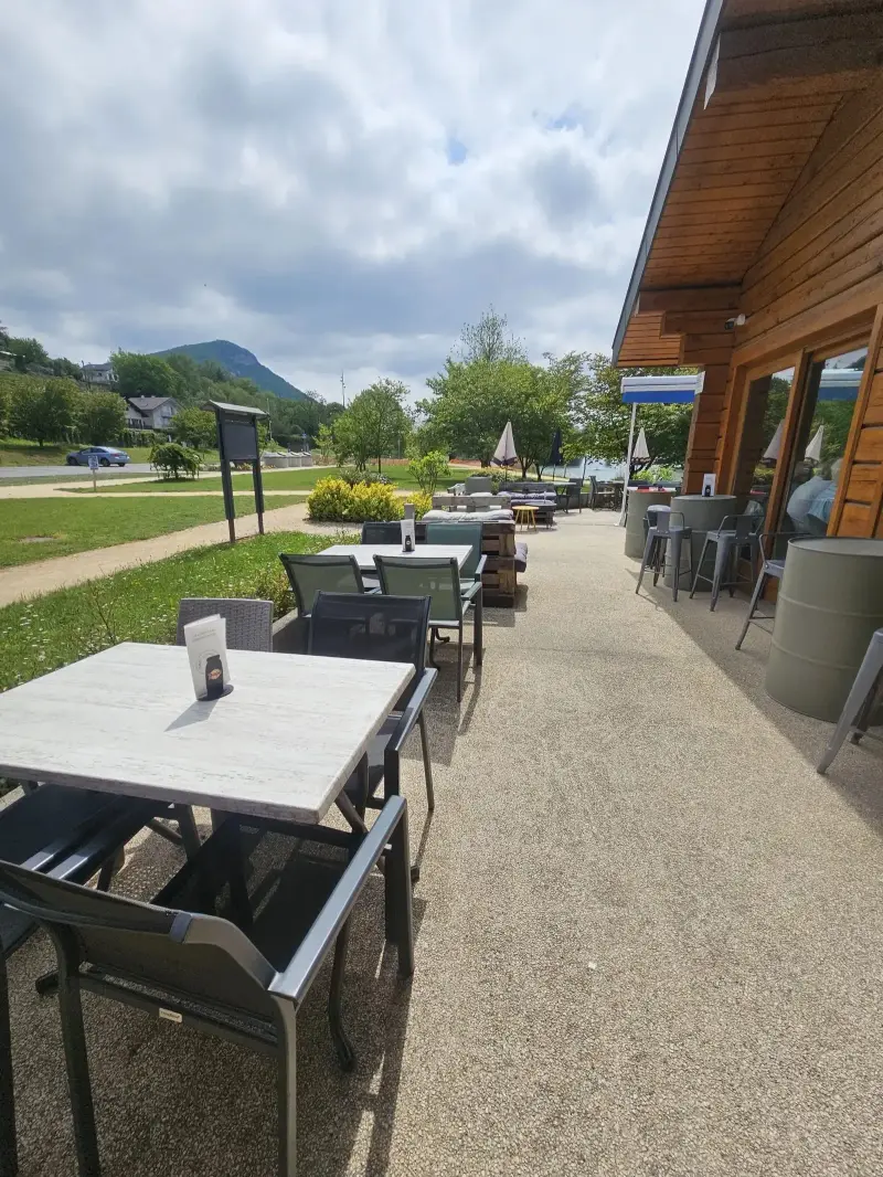 Terrasse côté lac